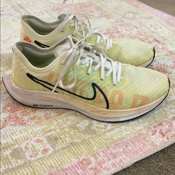 Nike Zoom Pegasus - Picture 2 of 8